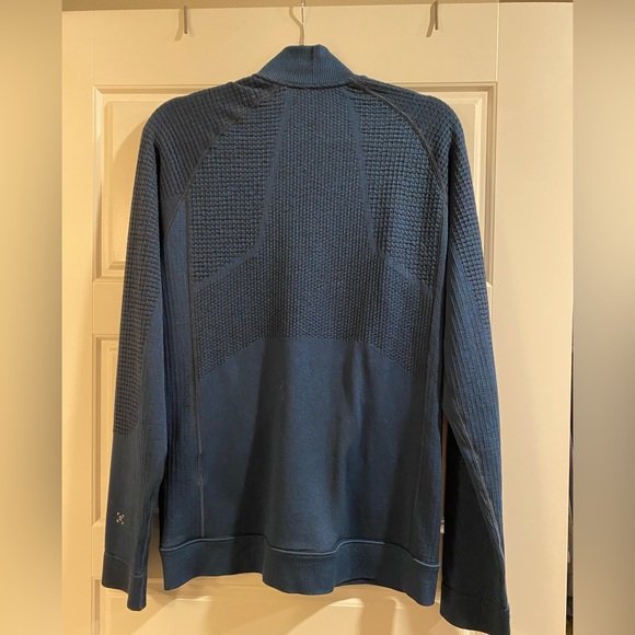 Lululemon Engineered Warmth Jacket - in Poseidon Blue/Black - Men’s Medium - Picture 2 of 7